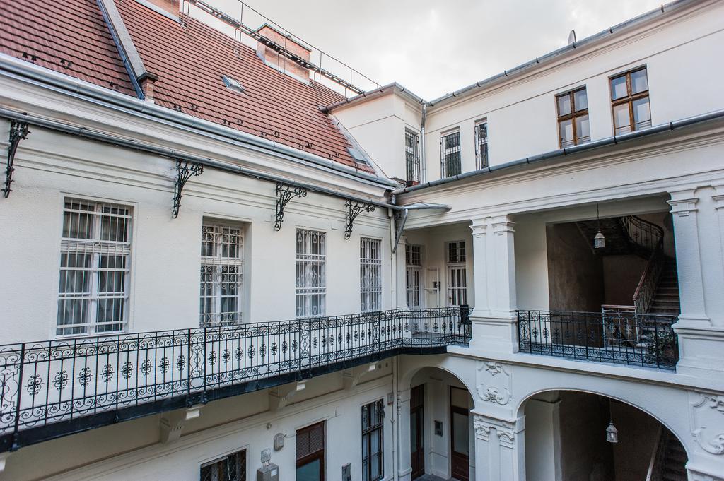 All In Apartman Budapest Extérieur photo