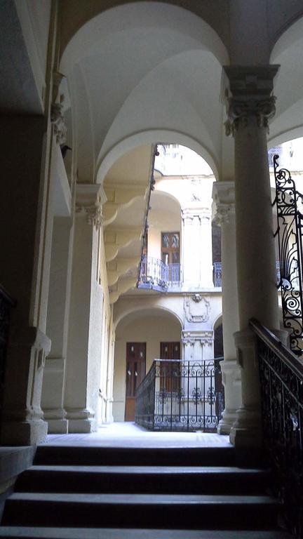 All In Apartman Budapest Extérieur photo